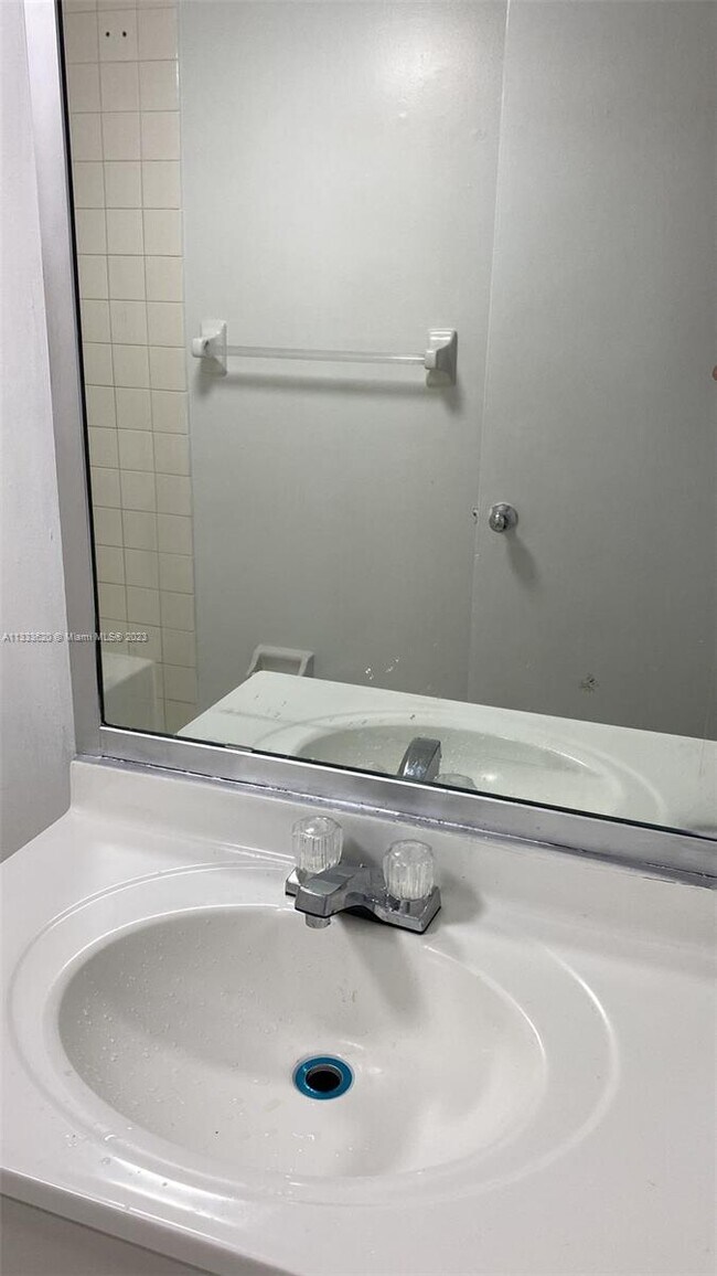 Foto del edificio - 6091 W 22nd Ct