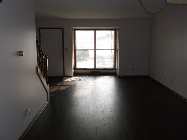 Foto del edificio - 121-157 Wycliffe Dr