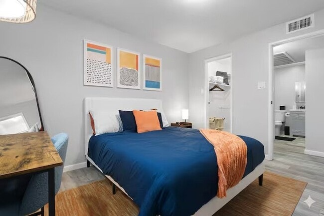 Photo - 610 E Gilbert Dr Apartment