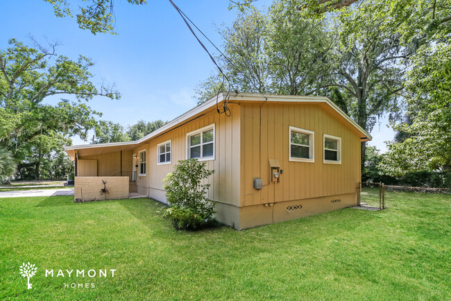 Building Photo - 3260 Caribbean Dr