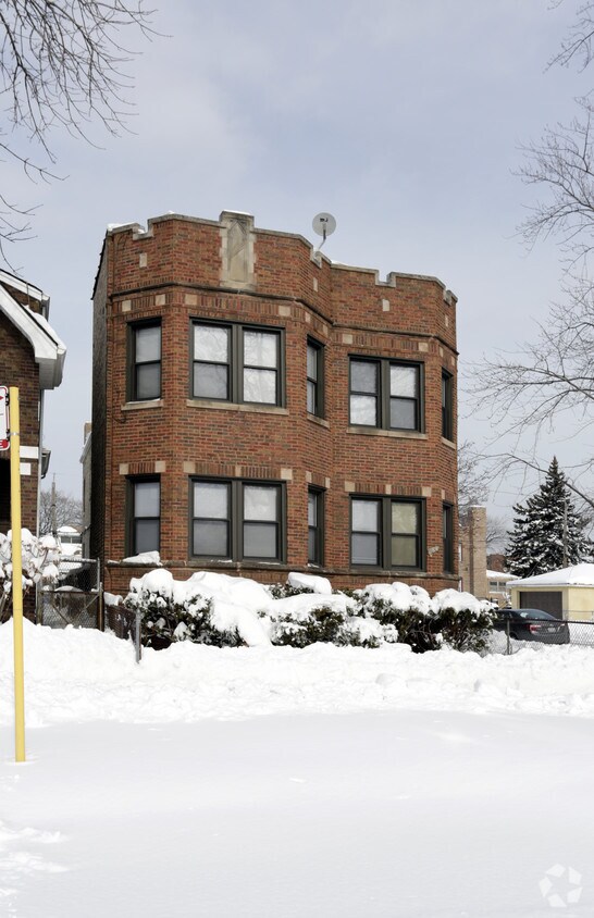 Building Photo - 556 E 88th St