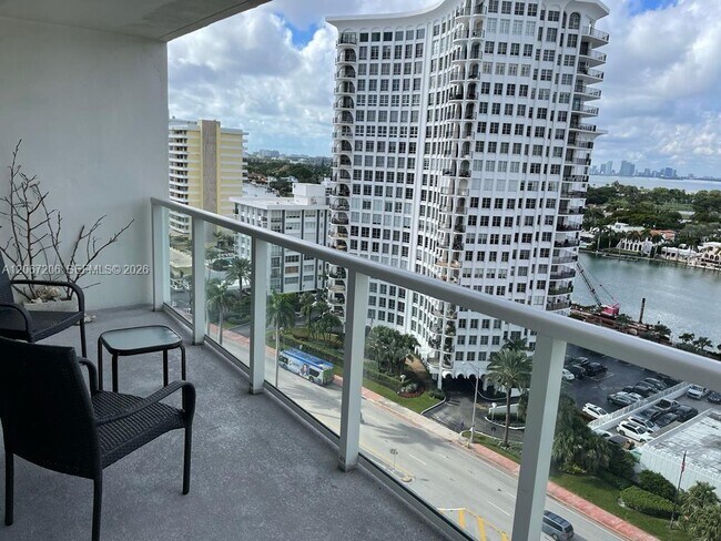 Foto del edificio - 5701 Collins Ave