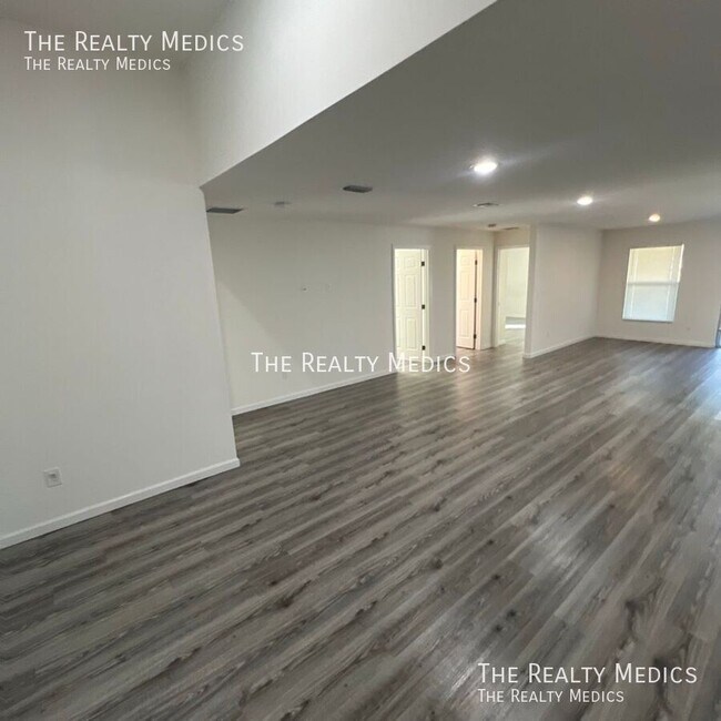 Foto del edificio - 182 Hillock Ave NW