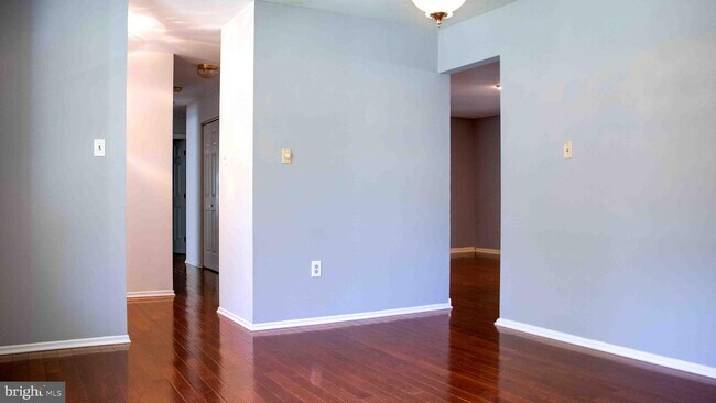 Building Photo - 6702 Manatee Ct