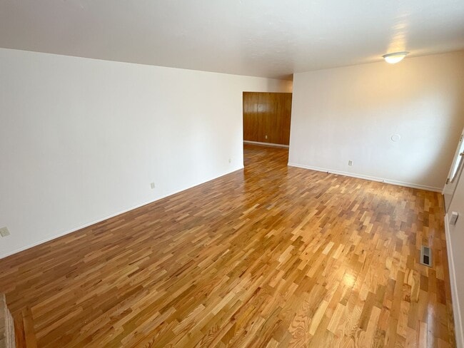 Building Photo - 3 Bedroom, 2 Bath Moyina Heights Home