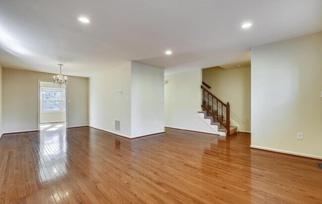 Foto del edificio - Fabulous 3BR/3.5BA Potomac Townhome, in In...