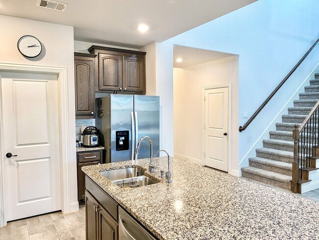 Foto del edificio - Immaculate 4 Bedroom Home In Westridge! Av...