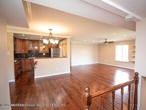 Building Photo - 5 Newport Ct