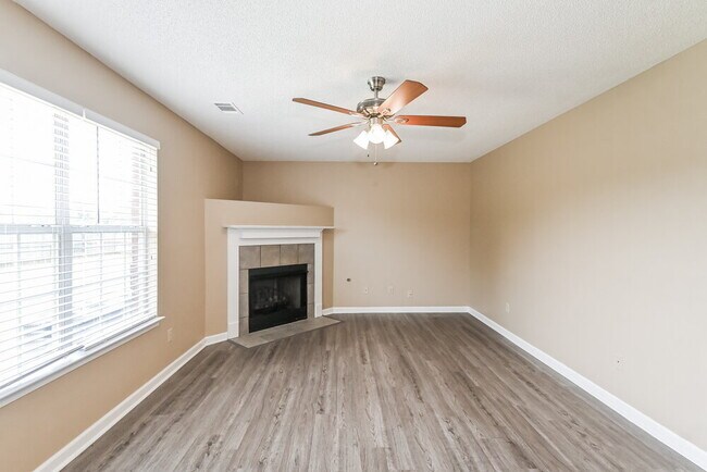 Building Photo - 5905 Kayla Dr