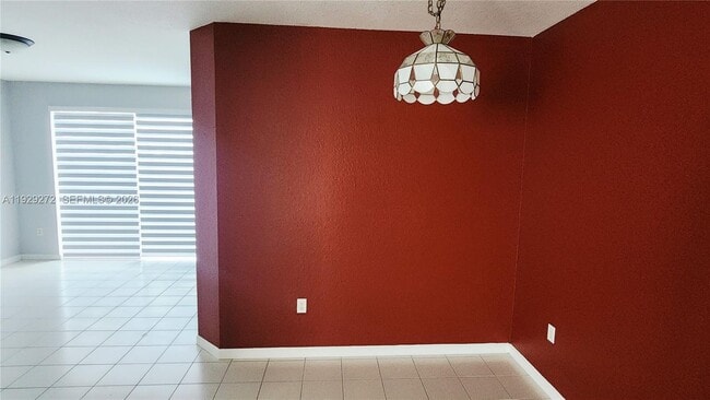 Building Photo - 2715 SE 15th Pl