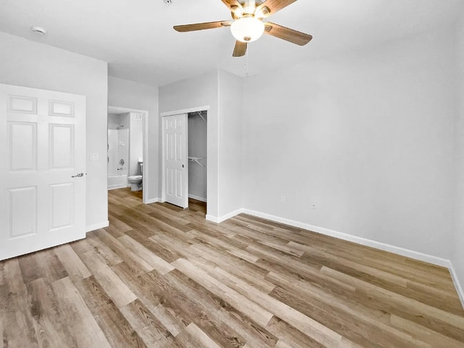 Foto del edificio - 5202 Laguna Oaks Dr