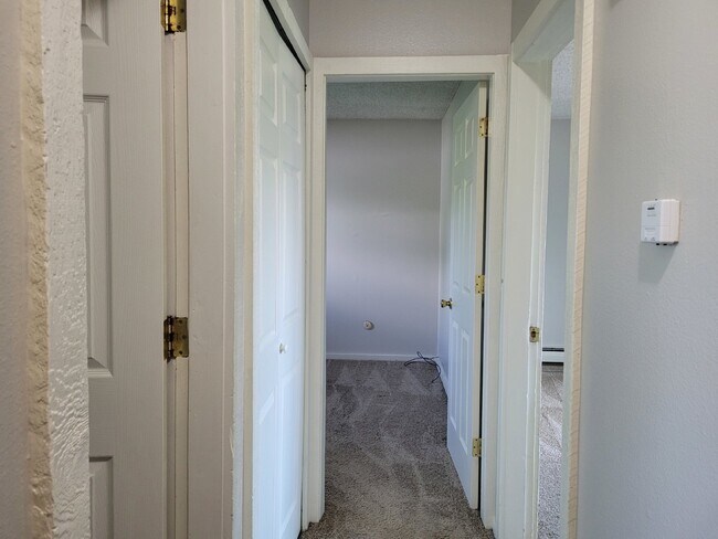 Building Photo - "Charming 2-Bed Duplex with Modern Comfort...