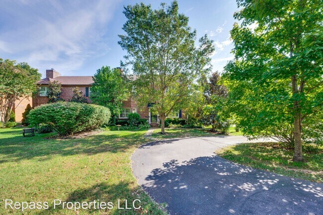 Foto del edificio - 3 br, 3.5 bath House - 1148 Granny White Ct.