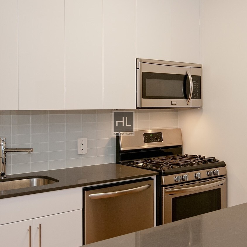 Primary Photo - Wall Street, no fee , FIDI