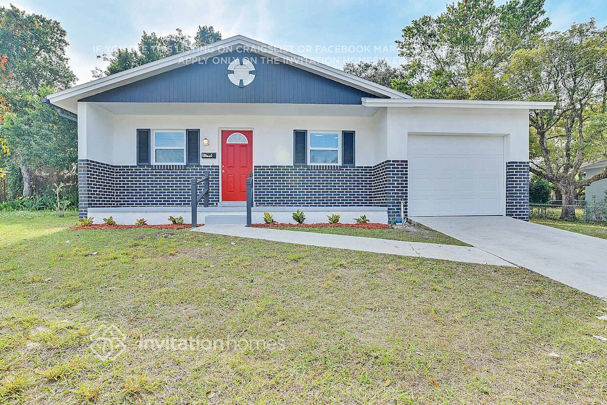 Primary Photo - 6146 Balboa Dr