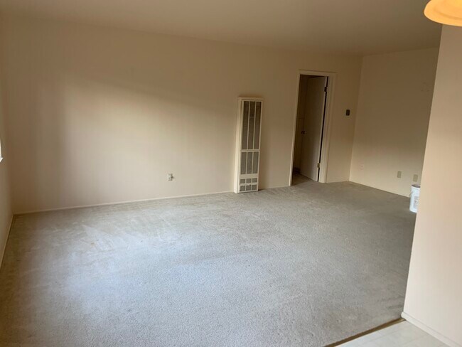 Sala de estar - 2923 Florence St