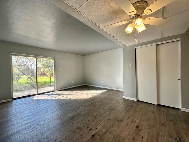 Foto del edificio - 1030 Tener St