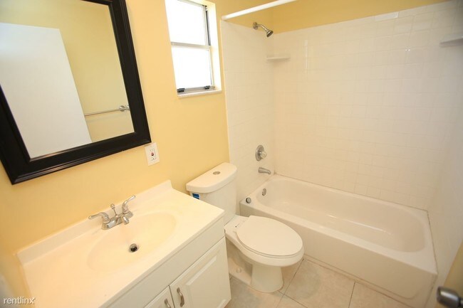 Building Photo - 1411 W Duval St