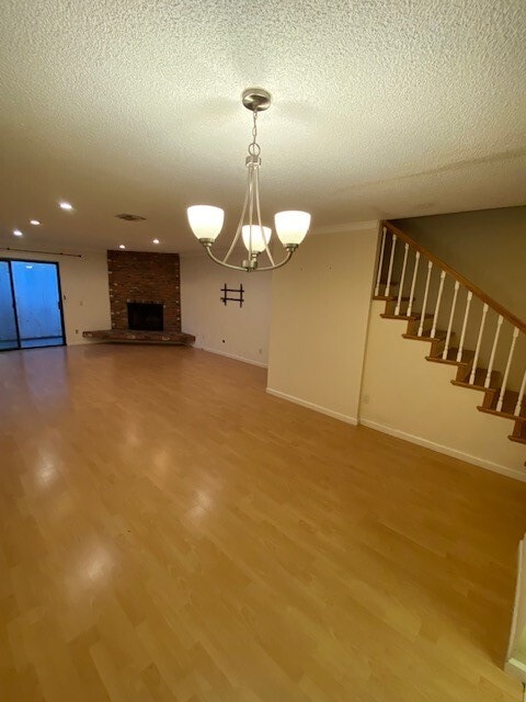 Building Photo - 557 E Tujunga Ave