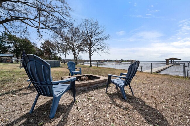 Foto del edificio - 10254 N Lake Cir