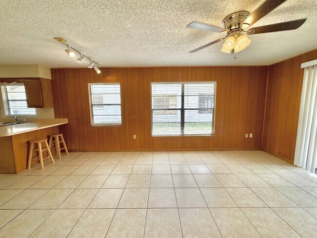 Building Photo - 5625 Struthers