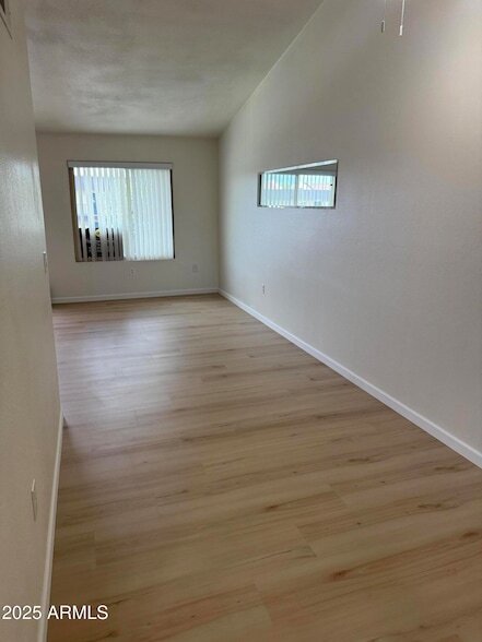 Building Photo - 461 W Holmes Ave