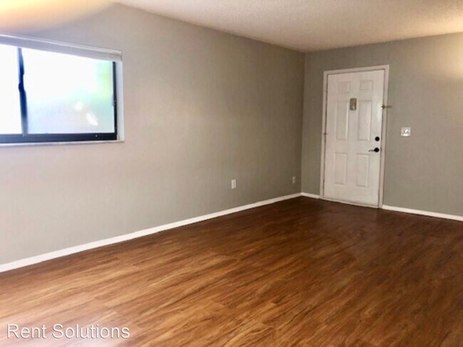 Building Photo - 1 br, 1.5 bath House - 11805 Raintree Lake...