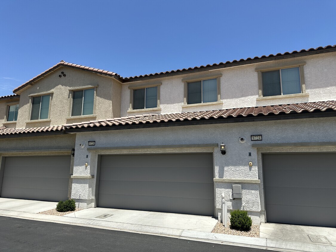 Foto principal - 8728 Giant Causeway Ave