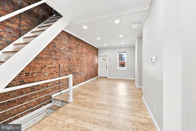 Building Photo - 2307 N Mascher St