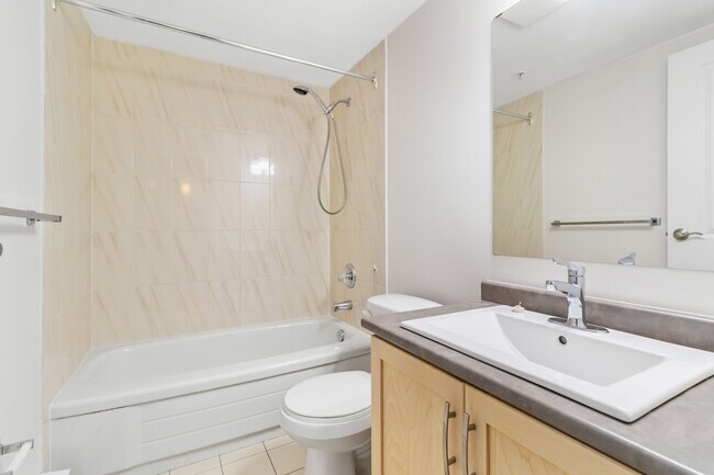 Photo du bâtiment - 1 Bed plus Den, 1 Bath Apartment - Dartmouth - Close to Mic Mac Mall