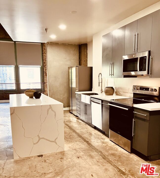Foto principal - 711 S Olive St