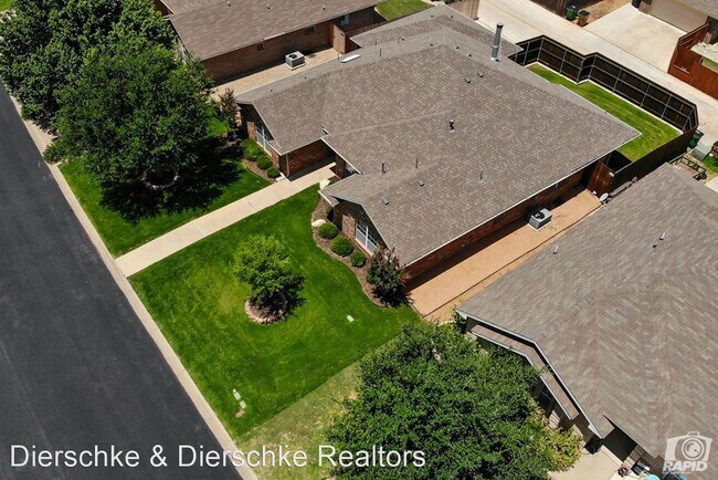Foto del edificio - 4 br, 2 bath House - 4917 Royal Oak Dr.