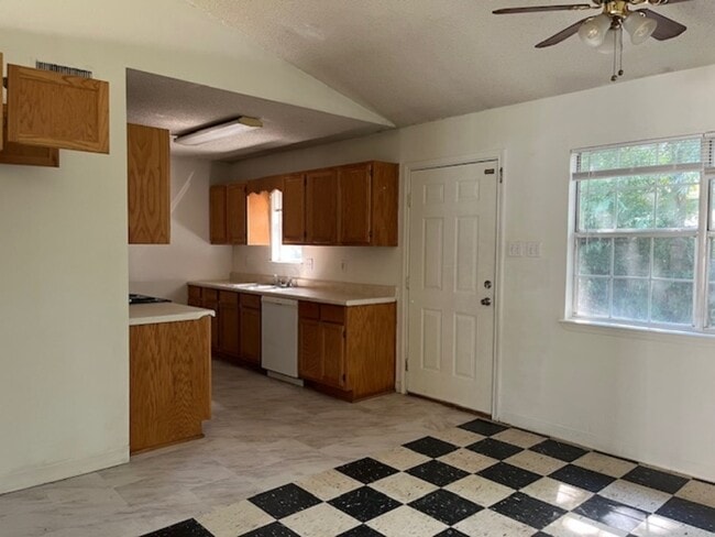 Building Photo - 25 Opal Mae