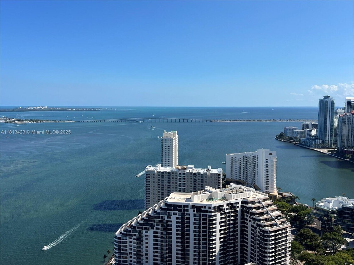 Foto principal - 848 Brickell Key Dr