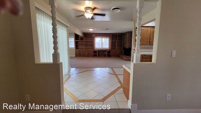 Building Photo - 3 br, 1.5 bath House - 6109 Hartman Ave