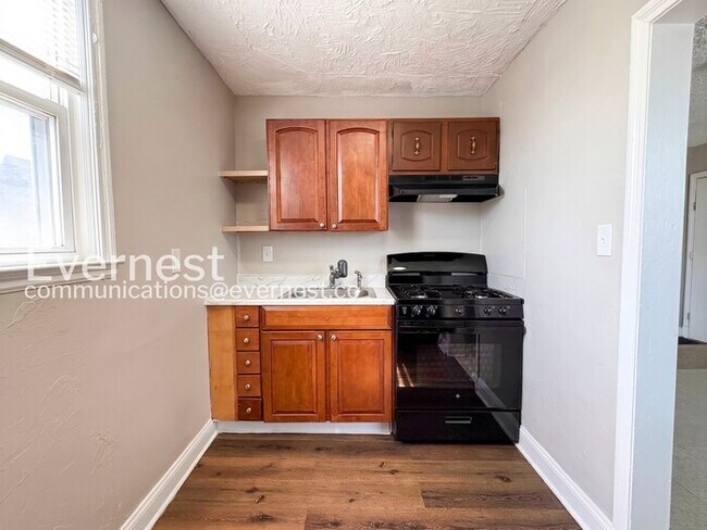 Foto del edificio - 1049 E Patapsco Ave