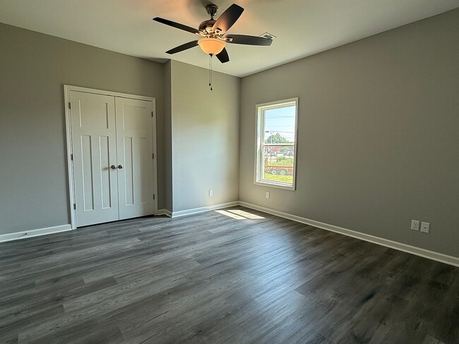 Foto del edificio - 1505 E Market Ave