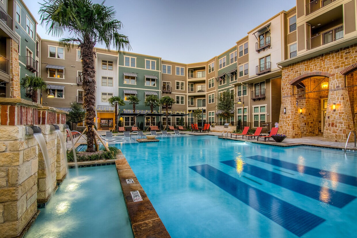 Travis Apartments at 900 Gordon Heights Ln Frisco, TX