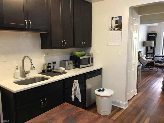 Building Photo - 2 br, 1 bath Apartment - 4364 N Kenmore Ave