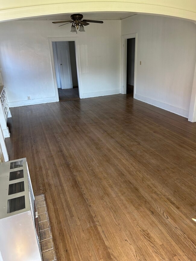 Foto del edificio - 1425 W 48th St