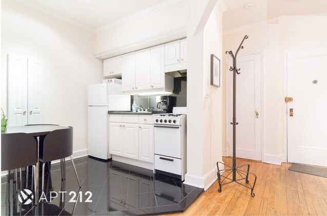 Building Photo - 405 E 61st St