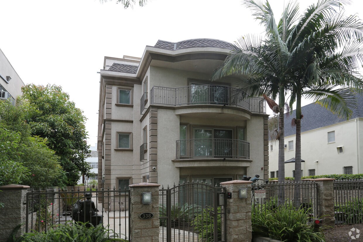 Primary Photo - 338 N Palm Dr