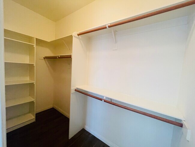 Foto del edificio - 3043 E Hopkins St