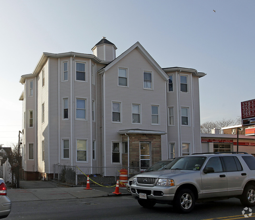 Building Photo - 142 Main St