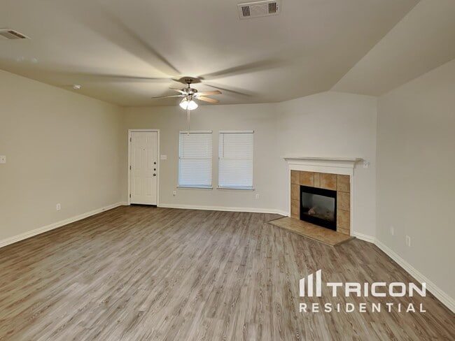 Building Photo - 607 Pewitt Ln