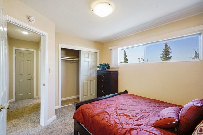 Foto del edificio - Redwoods Apartments