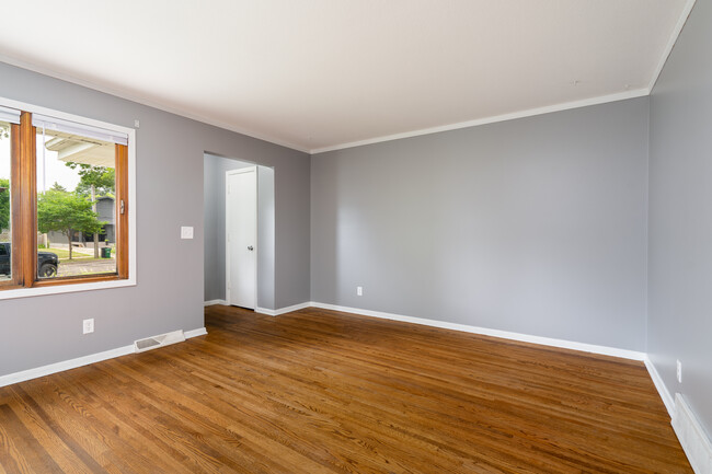 Living Room - 5312 Hiawatha Ln