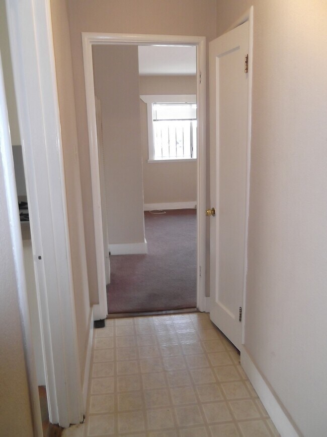 Building Photo - F01410-55