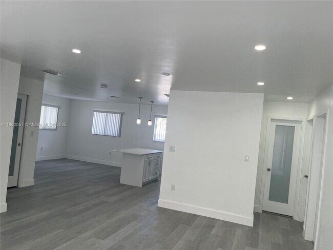 Building Photo - 7113 SW 21st St