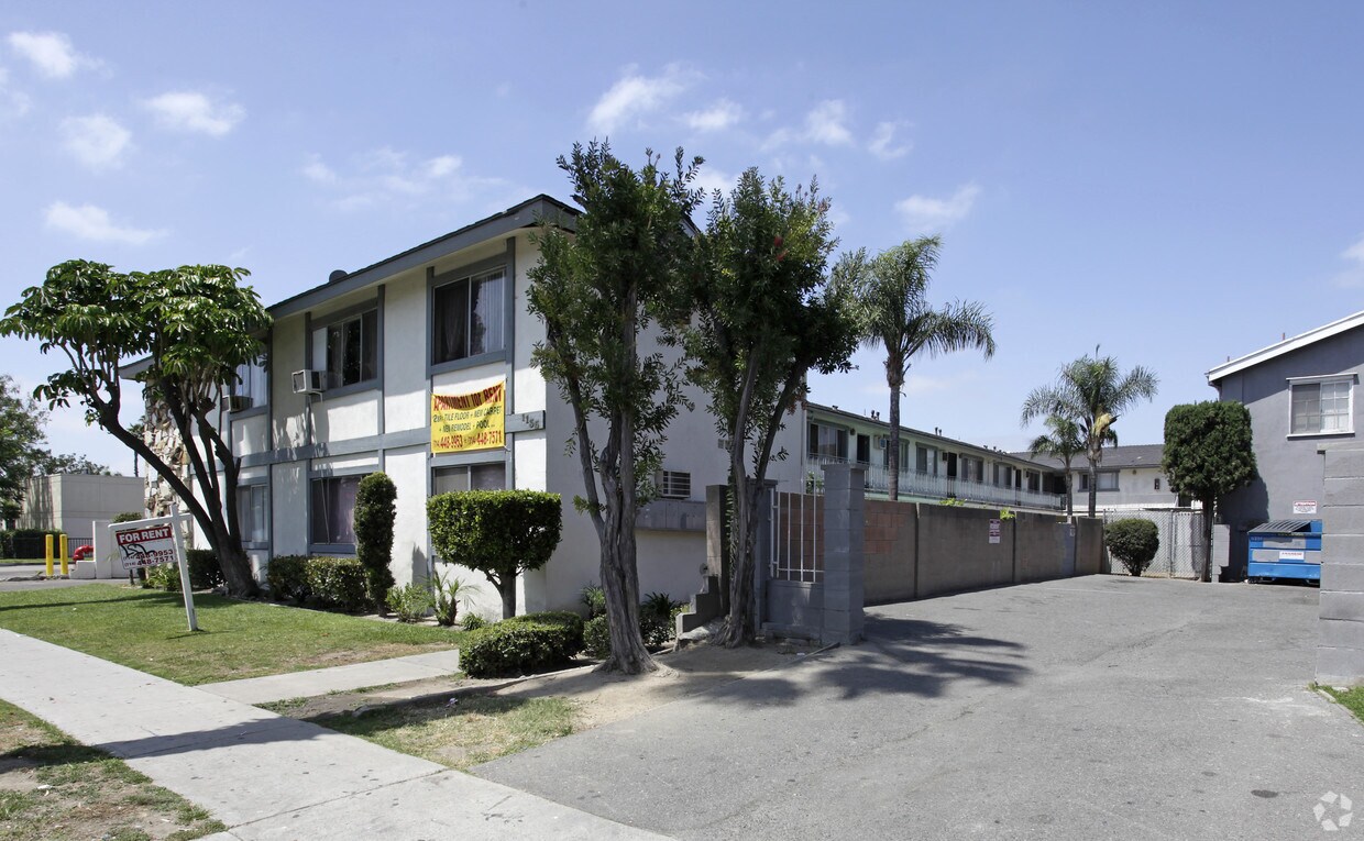 Primary Photo - 1135 N West St